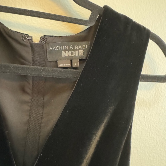 Sachin + Babi Noir hi lo velvet embossed large bow gown  black size 2 - Picture 4 of 6